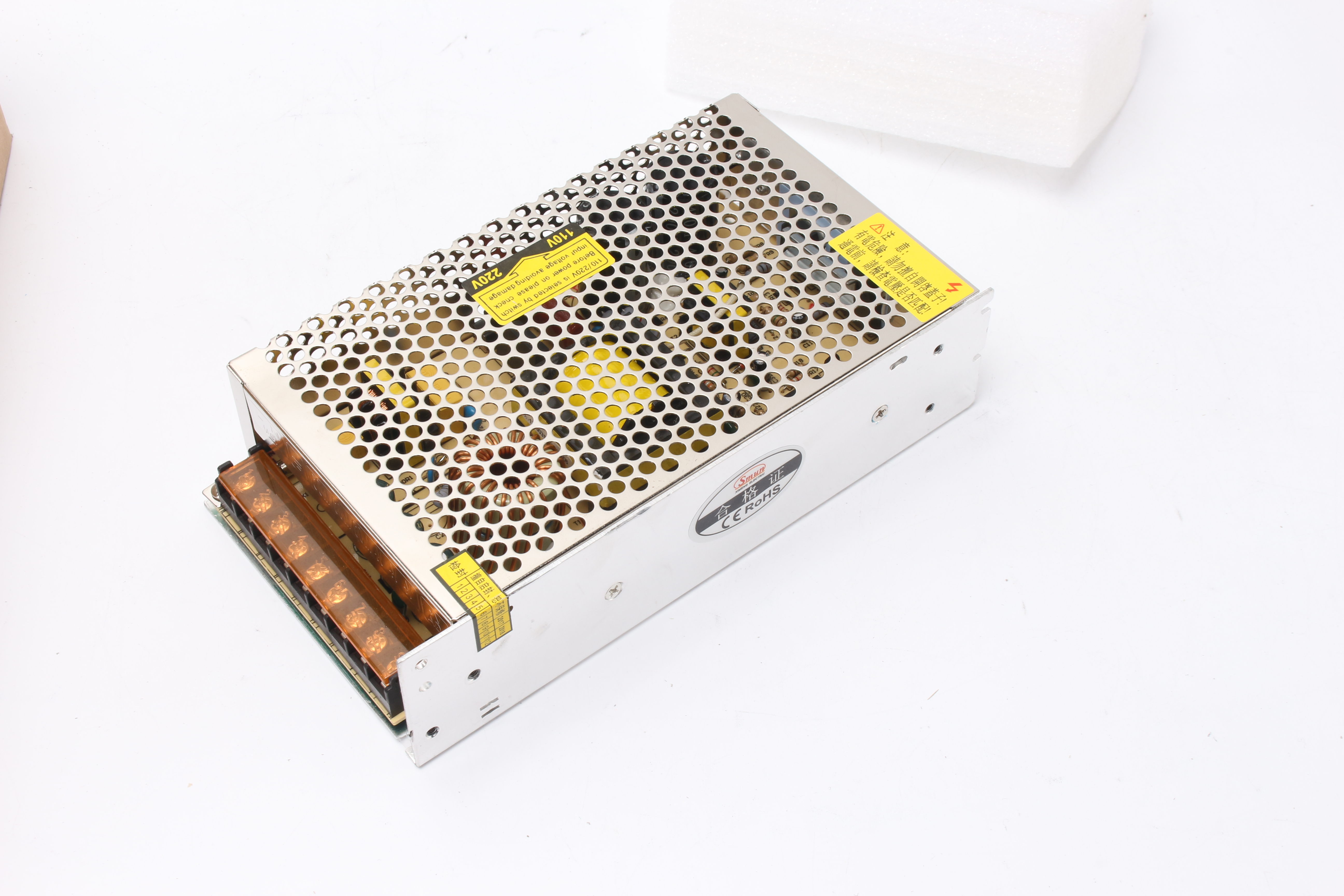 Fonte de alimentação comutada de saída única (SMPS) Série S-200 de 200 W