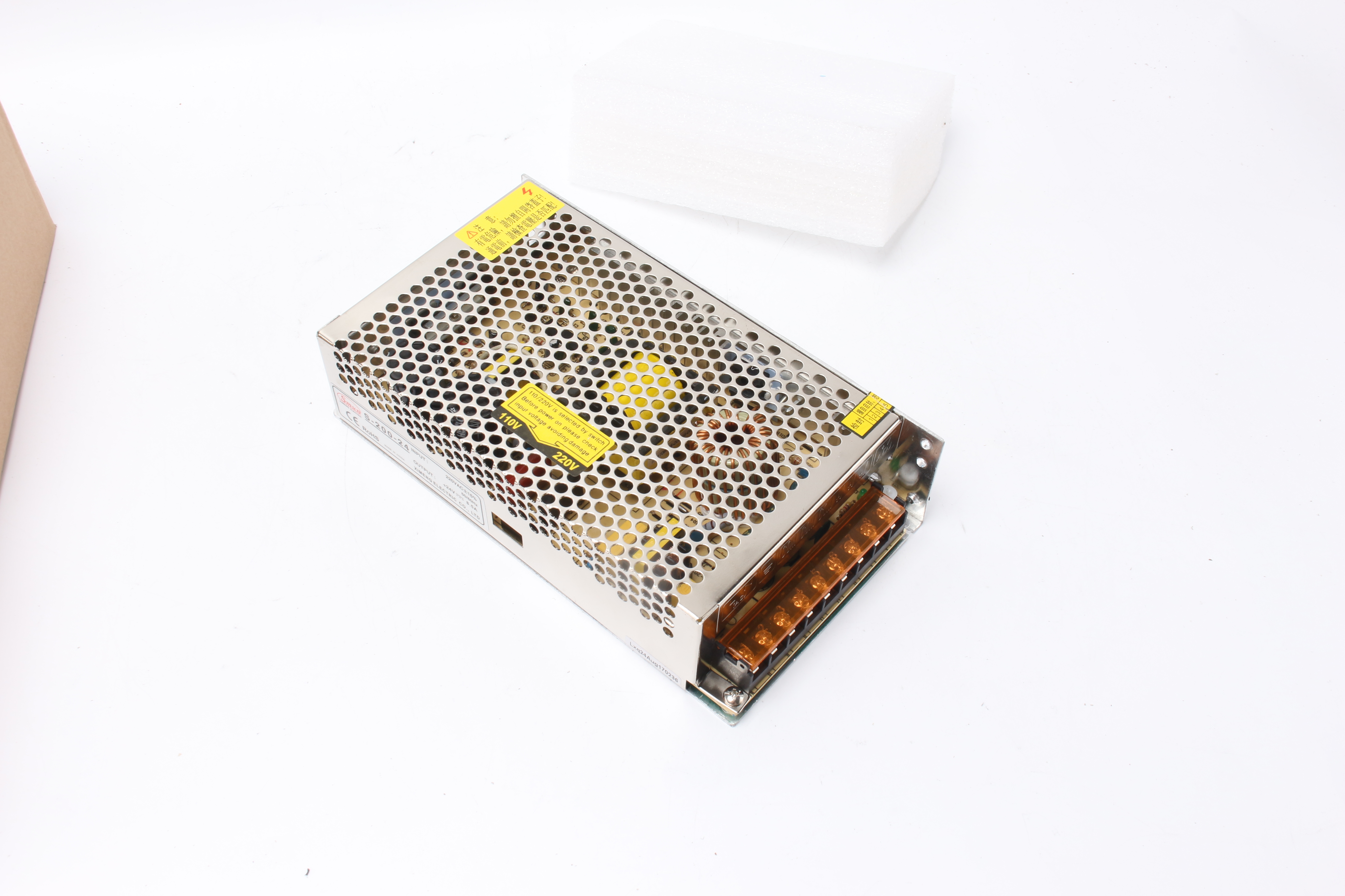 Fonte de alimentação comutada de saída única (SMPS) Série S-200 de 200 W